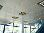 Подвесной потолок в помещении